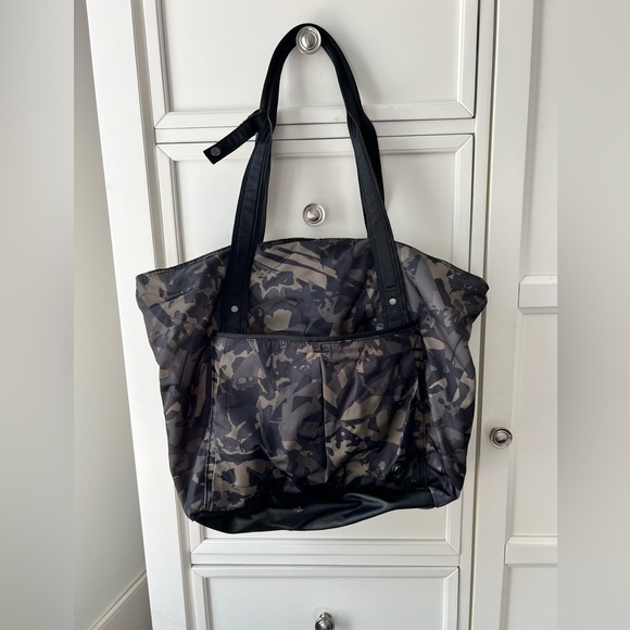 lululemon athletica Handbags - Lululemon Live Free Tote